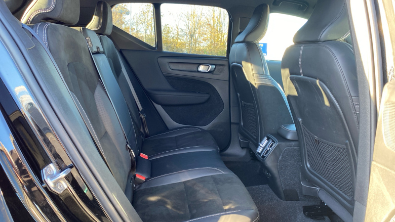 Volvo Xc40 2.0 B4P R DESIGN Pro 5dr Auto Petrol Estate